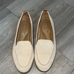 Naturalizer Women's Beige Loafers